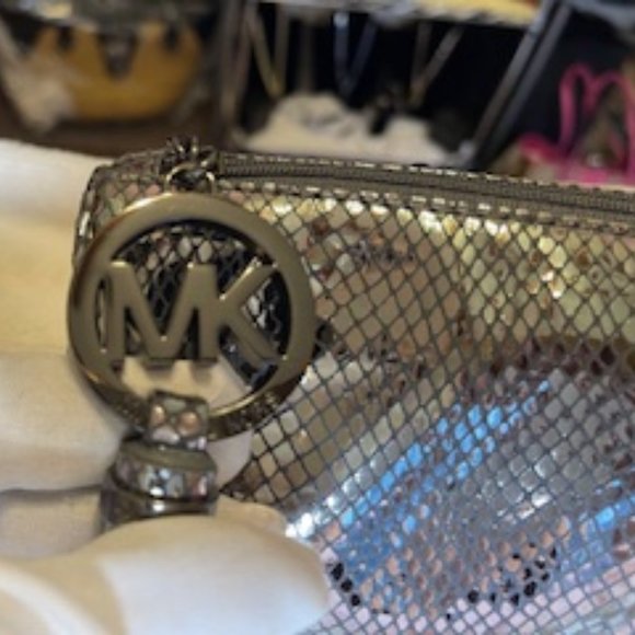 MICHAEL KORS NWOT SILVER METALLIC CLUTCH - Picture 2 of 9